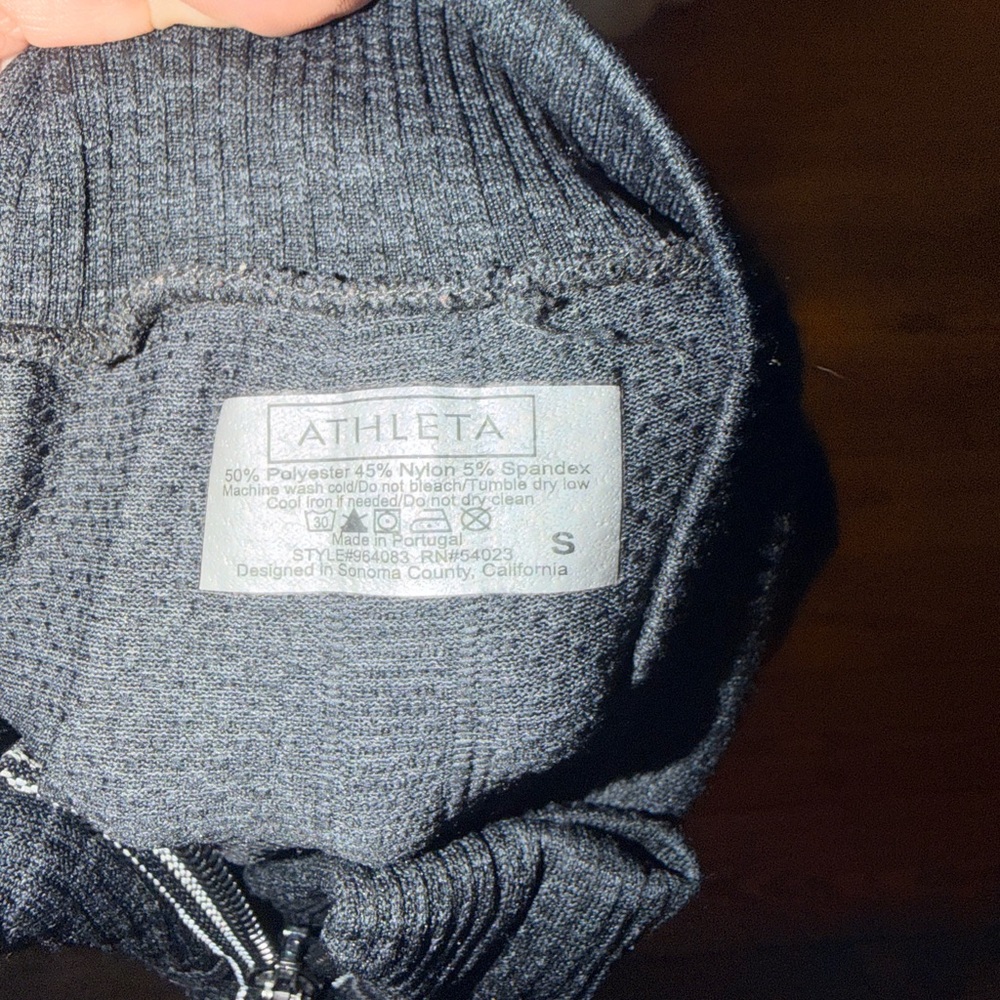 Athleta Women's Black Zip-Up Top - Picture 4 of 4